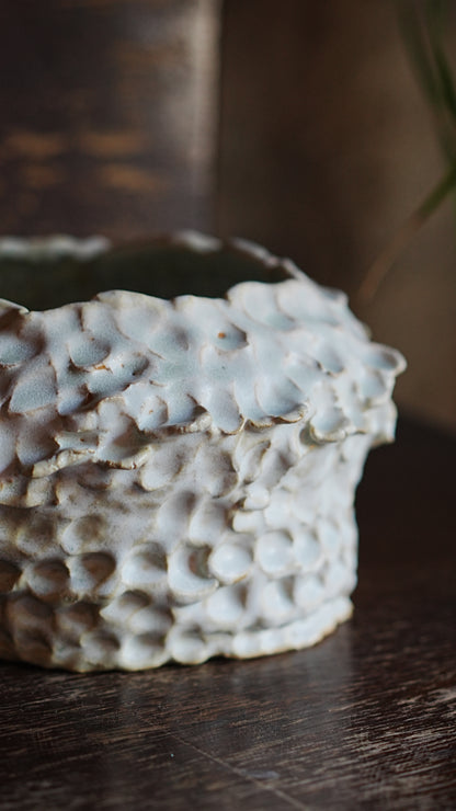 手刻大壺 Large Sculptural Vessel