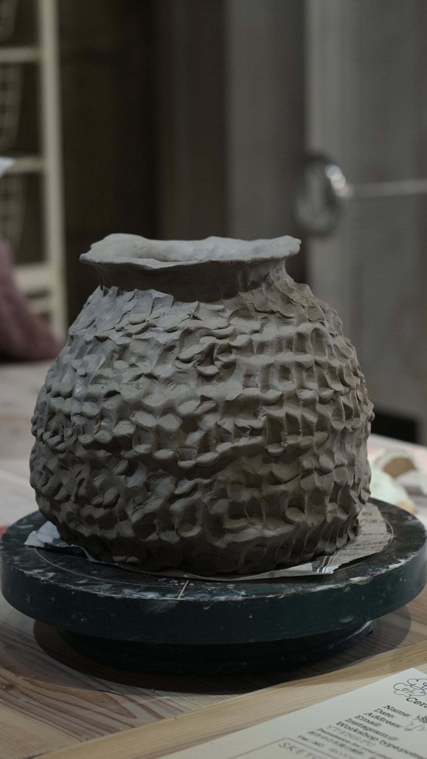 手刻大壺 Large Sculptural Vessel
